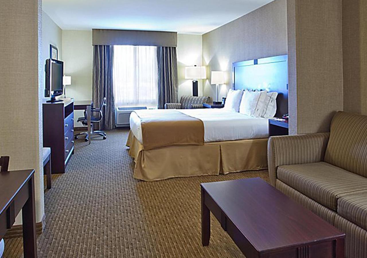 Norwood & Suites St Paul & Mall Of America Inn