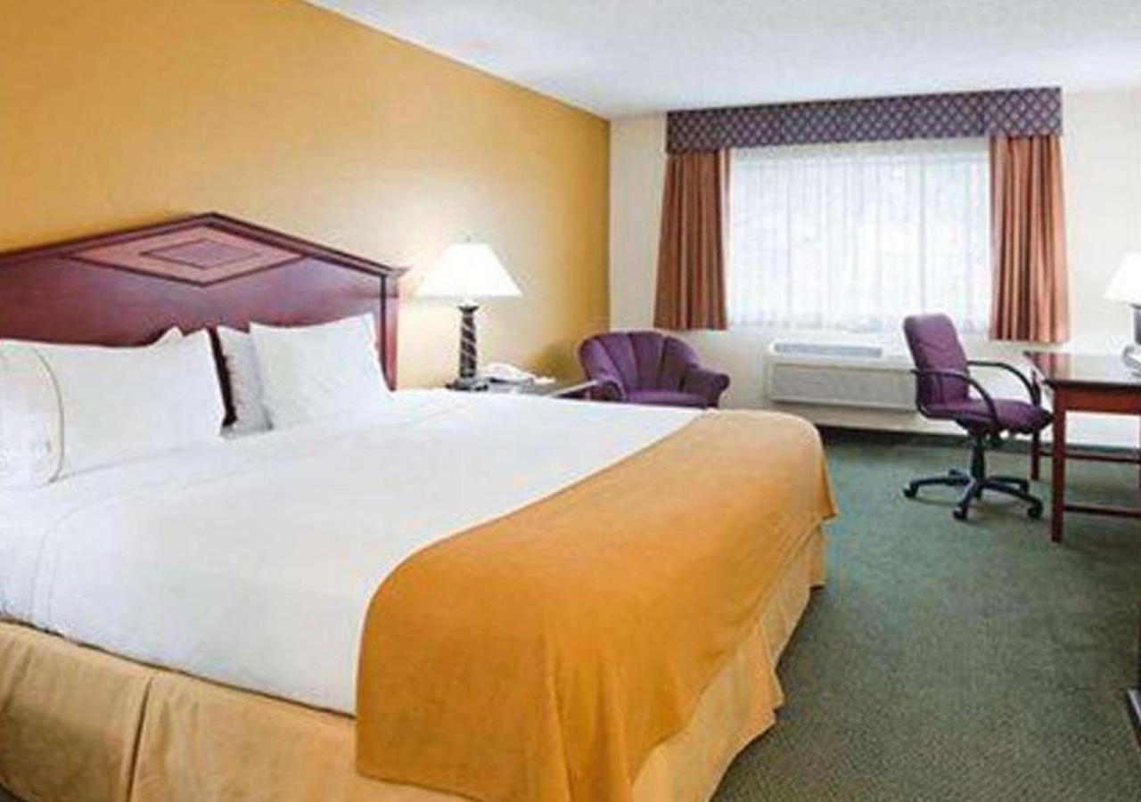 Norwood & Suites St Paul & Mall Of America Inn