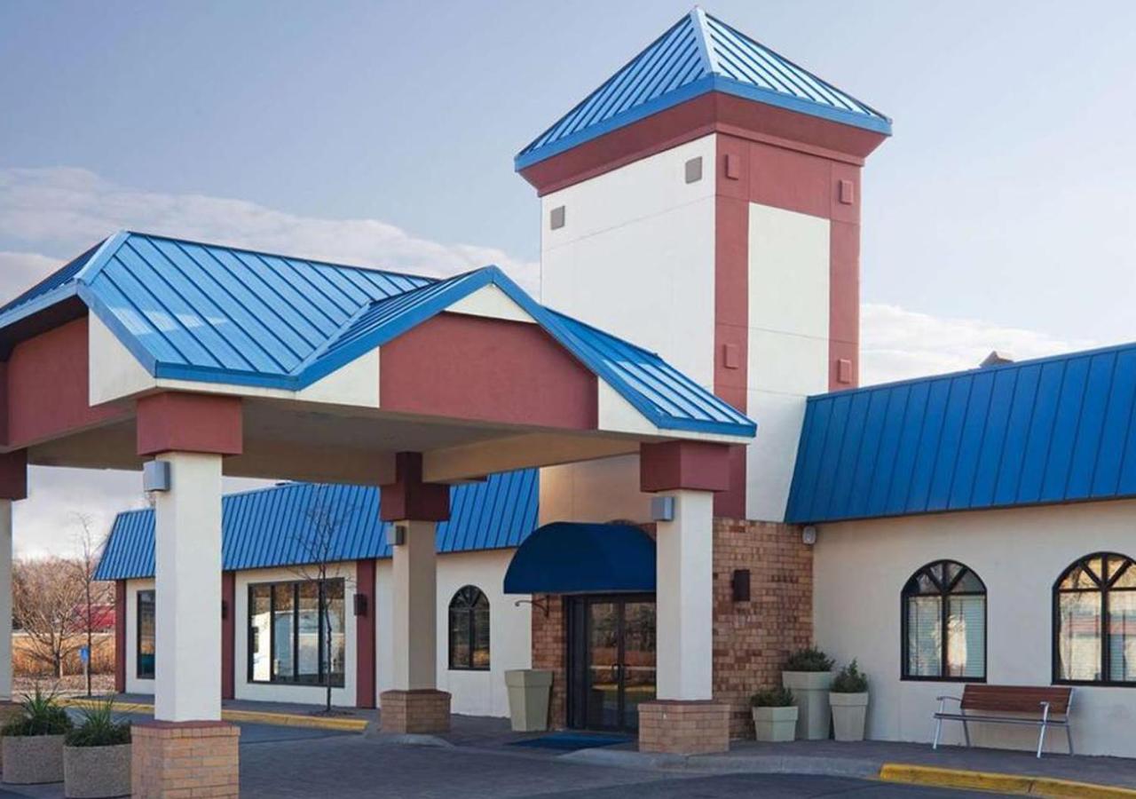 Inn Norwood & Suites St Paul & Mall Of America *