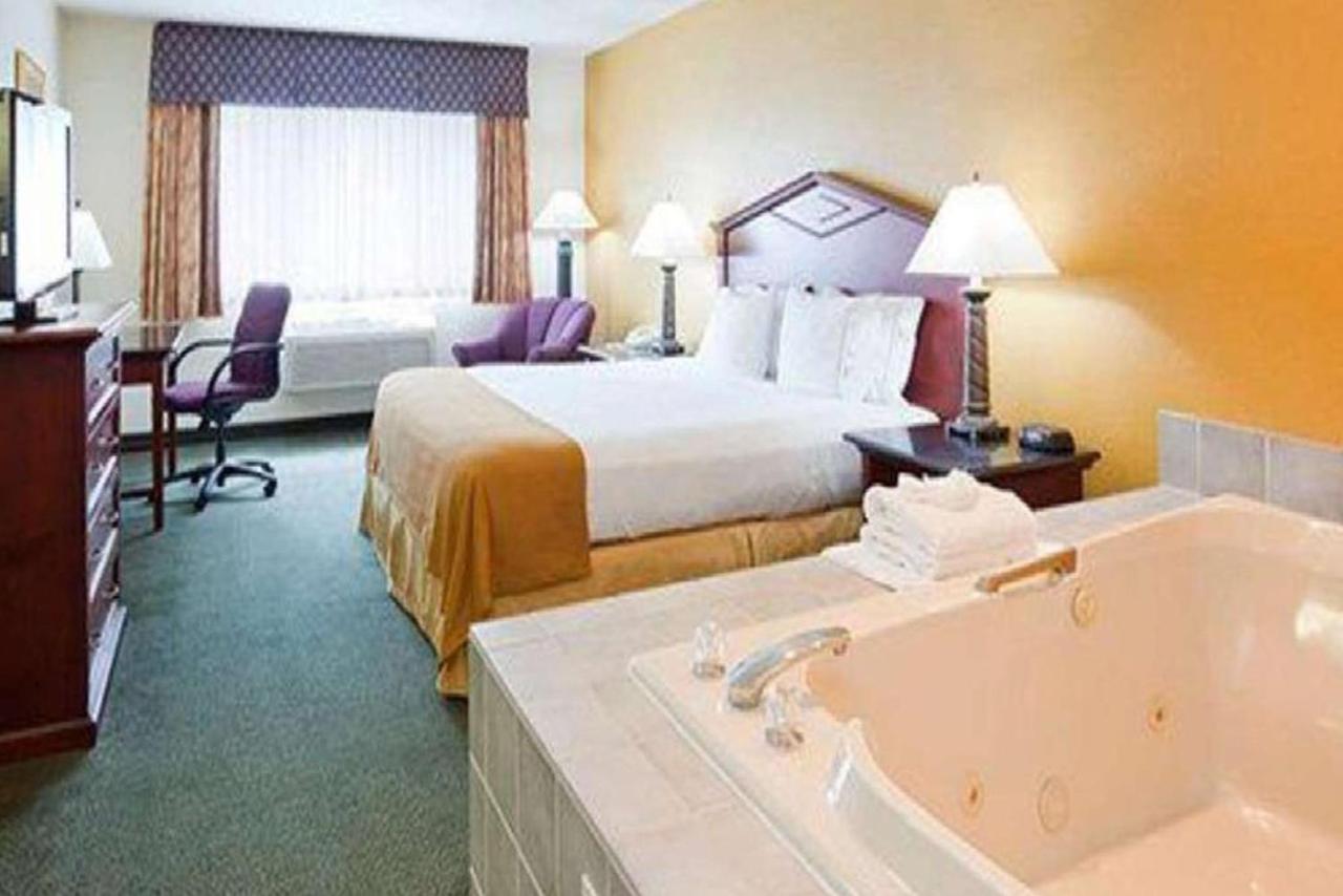 Norwood & Suites St Paul & Mall Of America Inn